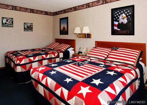 Econo Lodge Inn & Suites Dubuque Oda fotoğraf