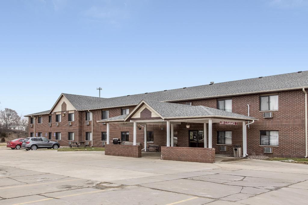 Econo Lodge Inn & Suites Dubuque Dış mekan fotoğraf