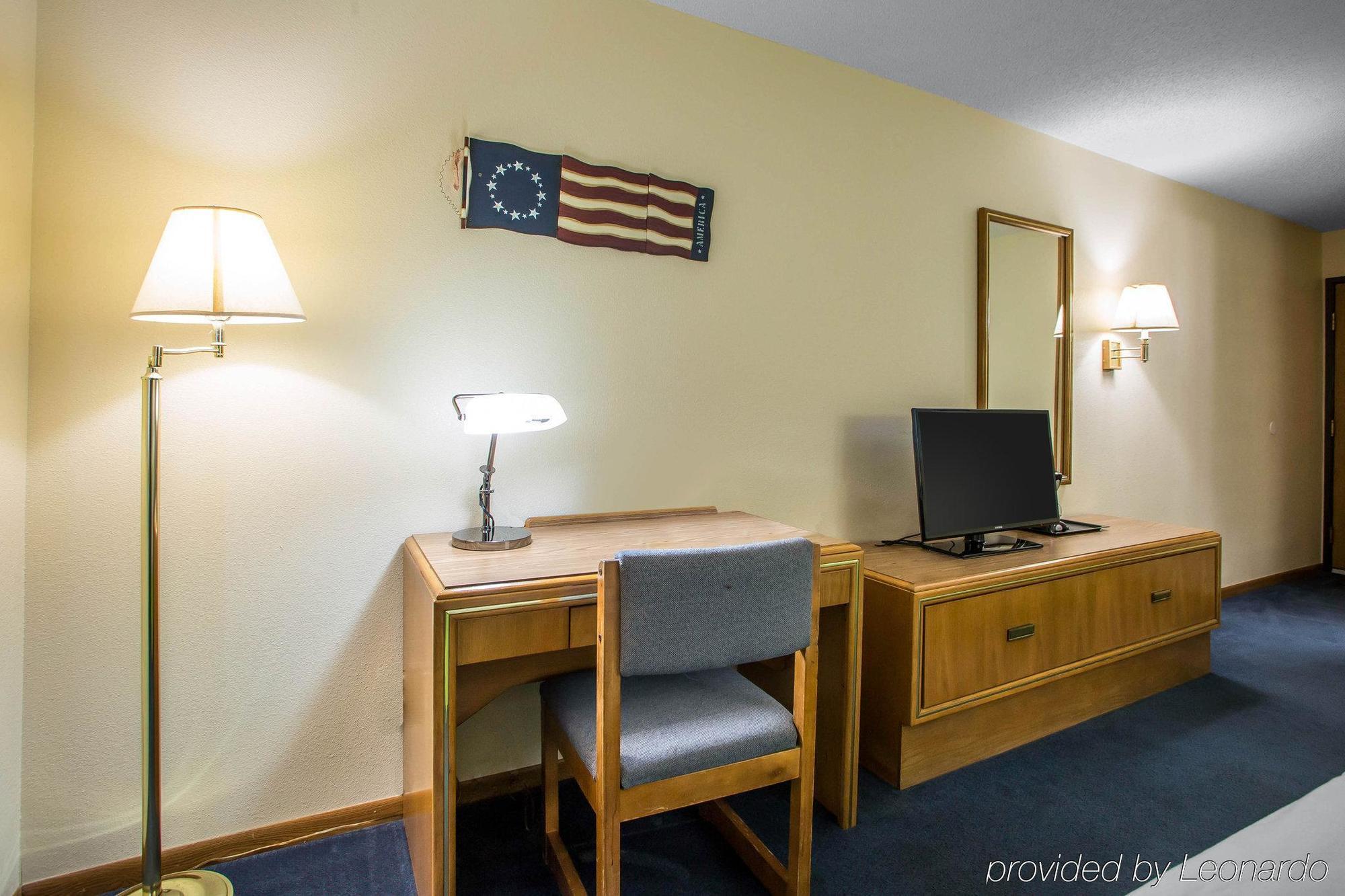 Econo Lodge Inn & Suites Dubuque Dış mekan fotoğraf