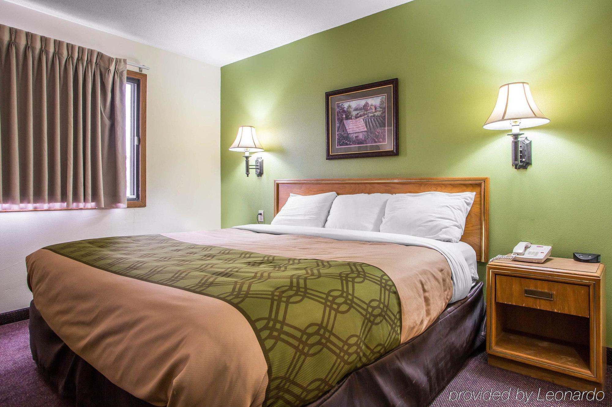 Econo Lodge Inn & Suites Dubuque Dış mekan fotoğraf