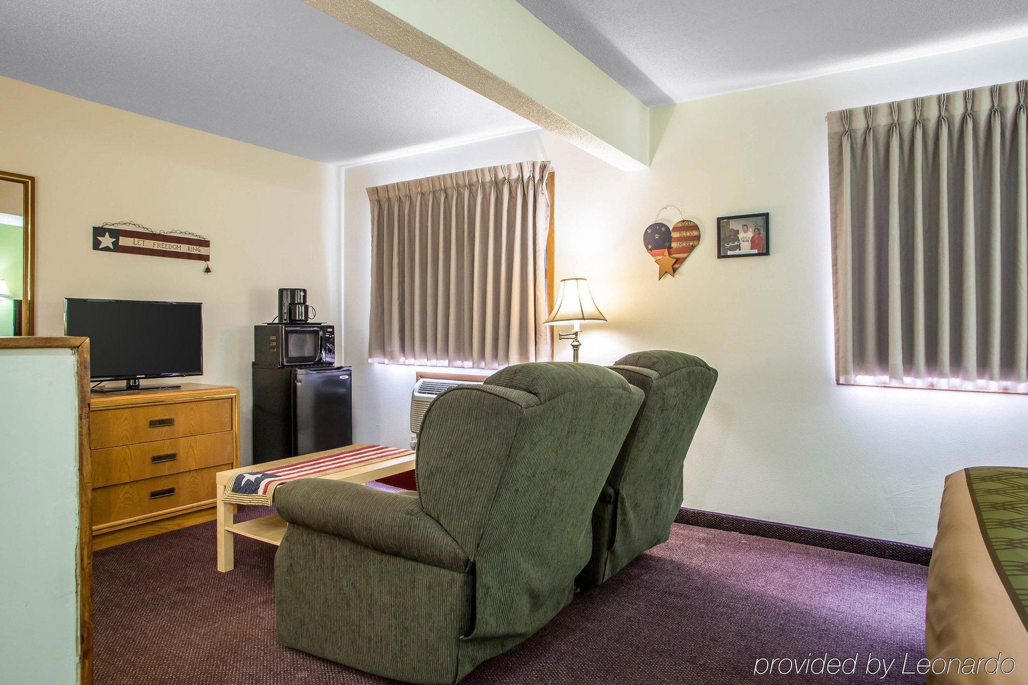 Econo Lodge Inn & Suites Dubuque Dış mekan fotoğraf