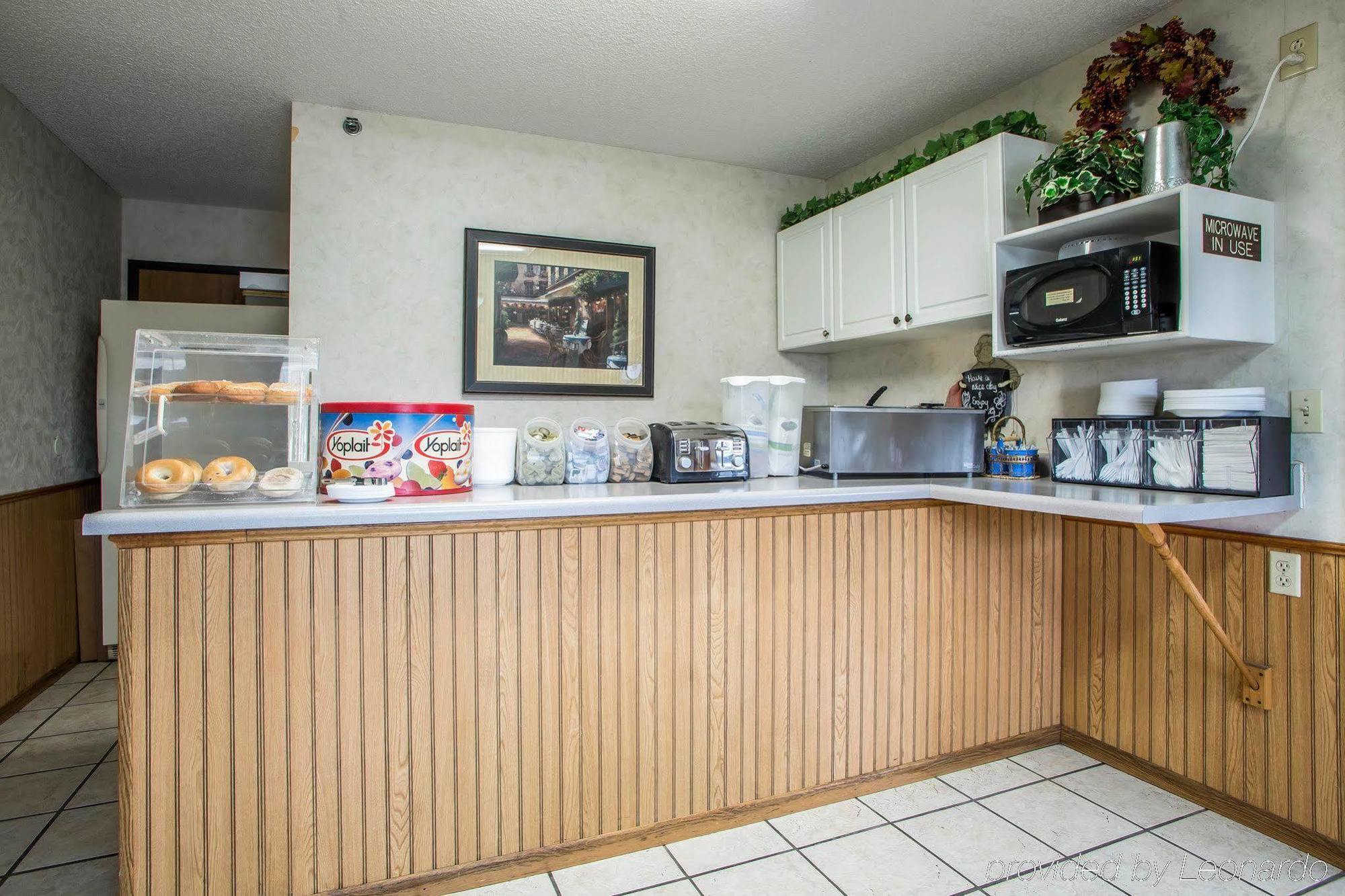 Econo Lodge Inn & Suites Dubuque Dış mekan fotoğraf