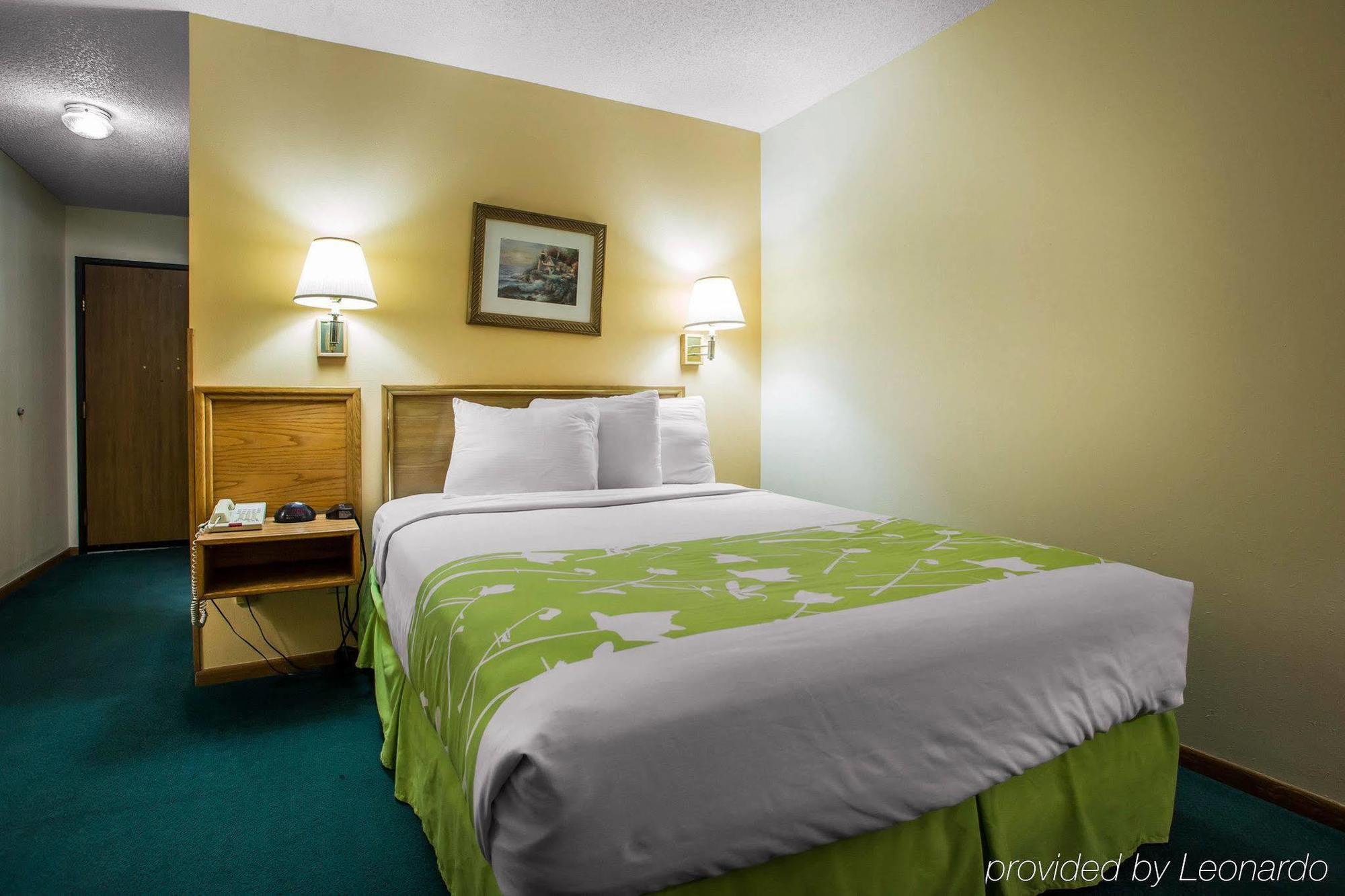 Econo Lodge Inn & Suites Dubuque Dış mekan fotoğraf