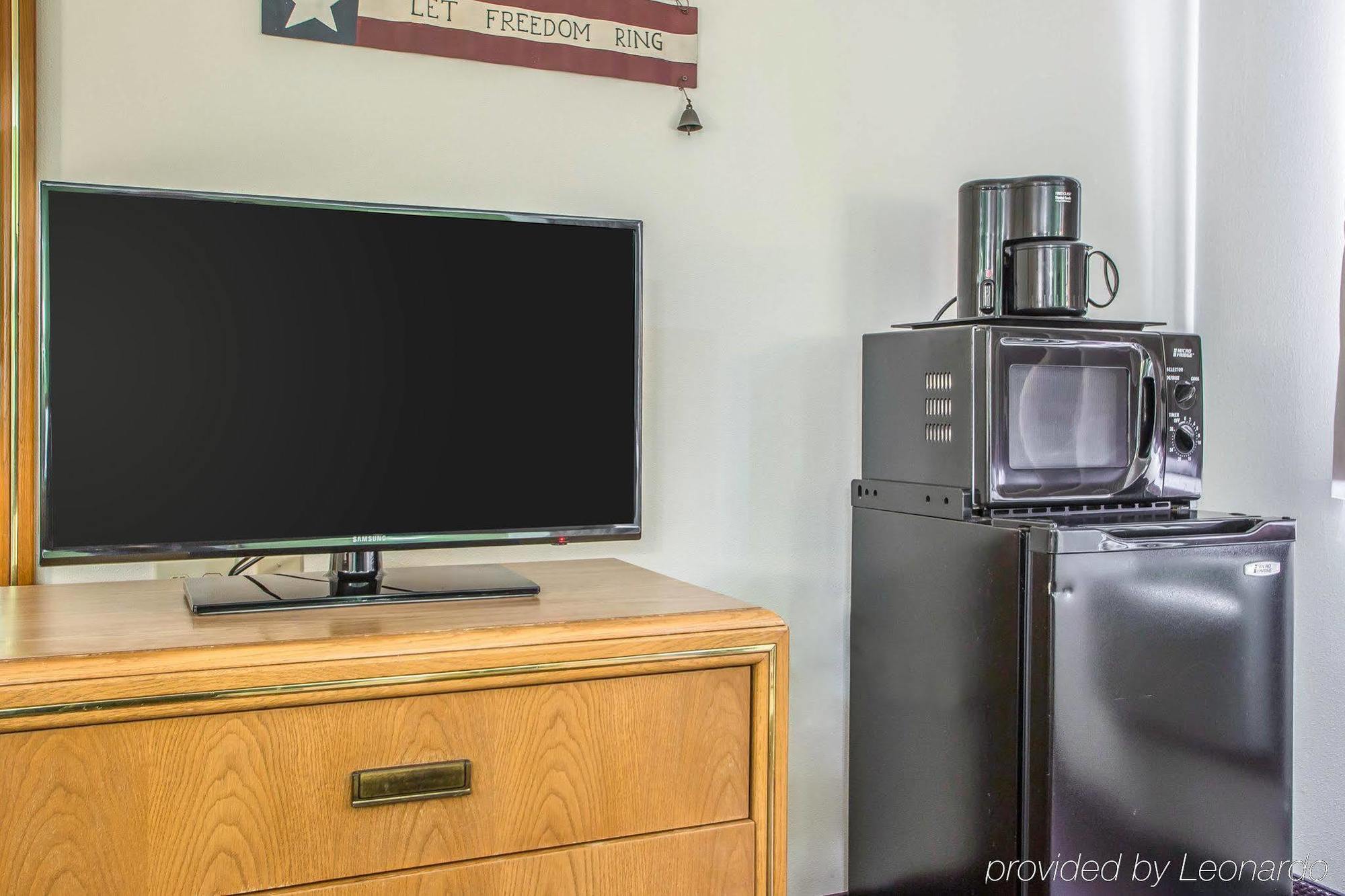 Econo Lodge Inn & Suites Dubuque Dış mekan fotoğraf