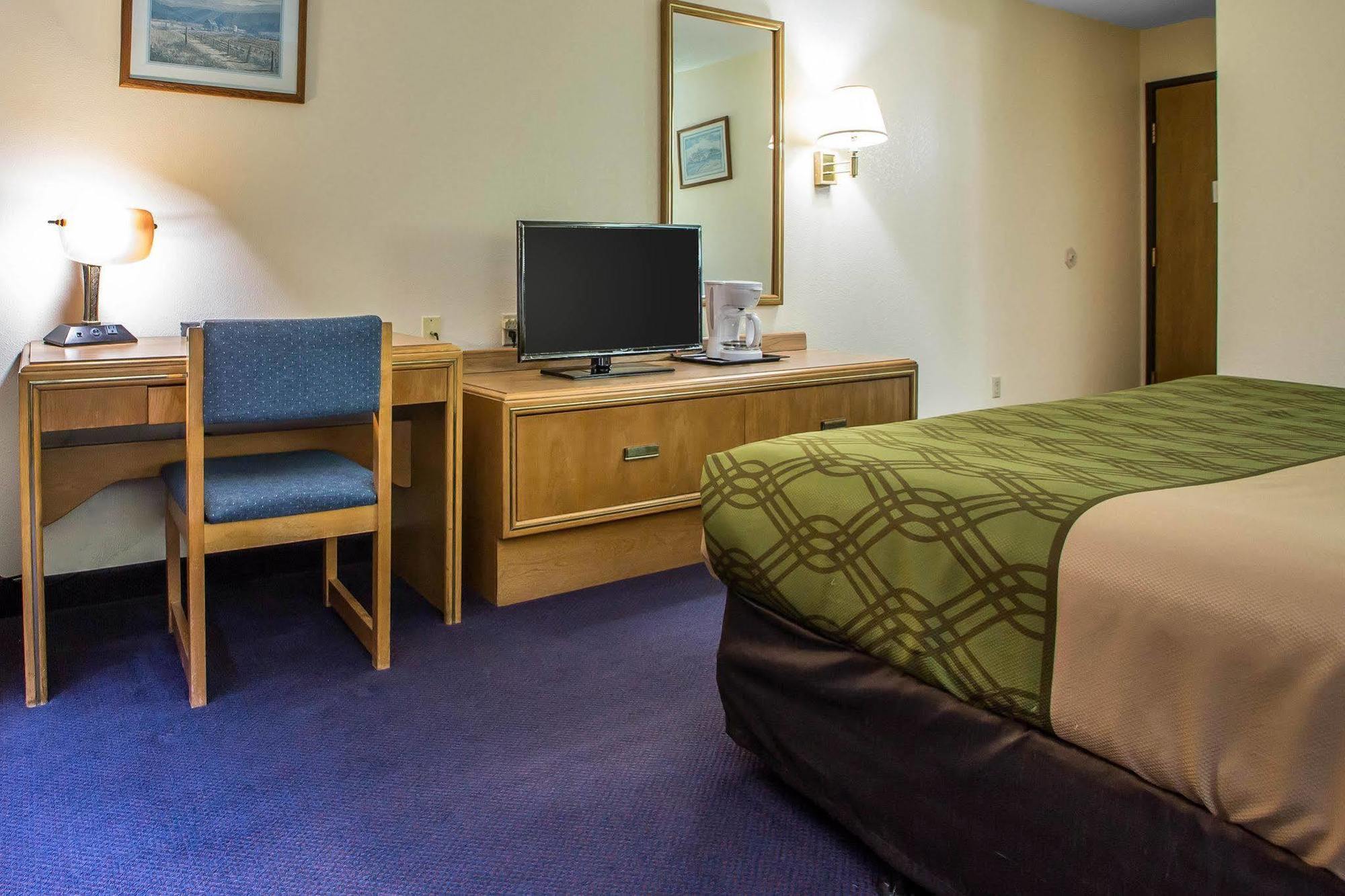 Econo Lodge Inn & Suites Dubuque Dış mekan fotoğraf