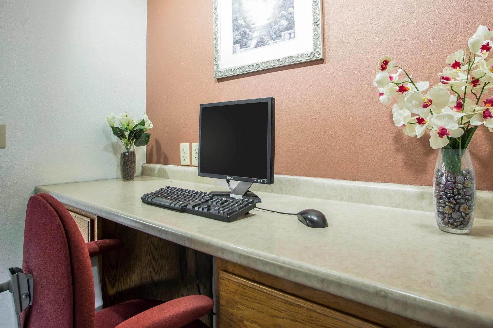 Econo Lodge Inn & Suites Dubuque Dış mekan fotoğraf