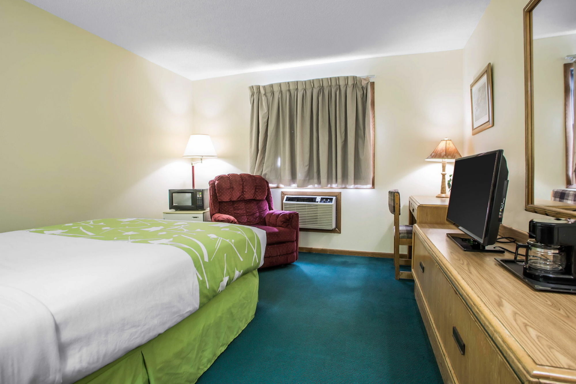 Econo Lodge Inn & Suites Dubuque Dış mekan fotoğraf