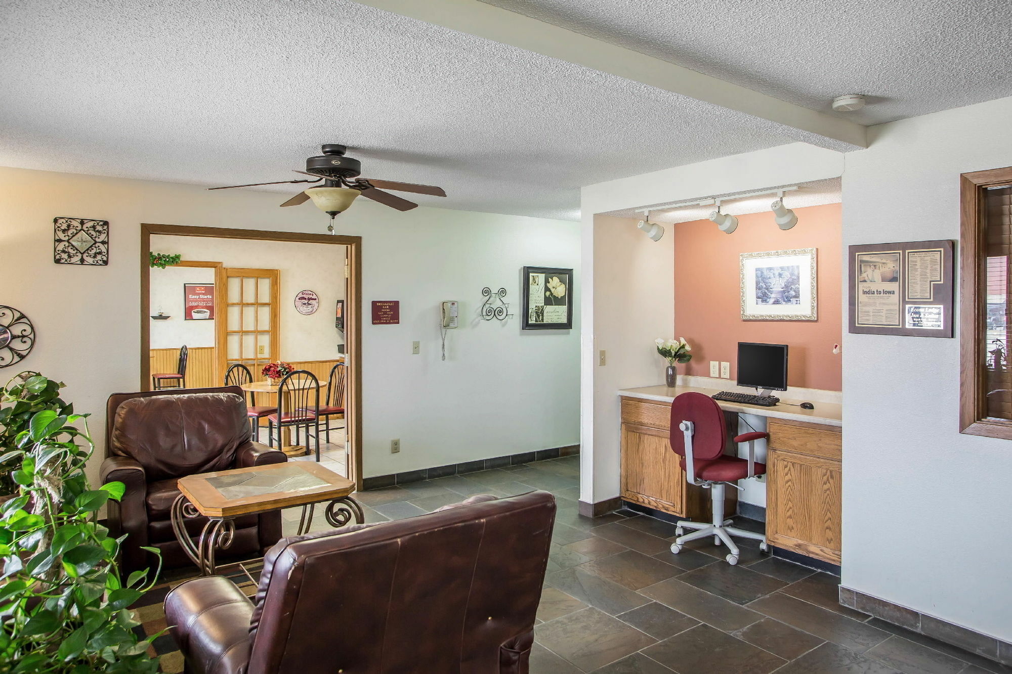 Econo Lodge Inn & Suites Dubuque Dış mekan fotoğraf